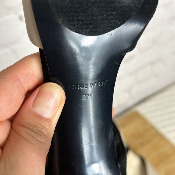 Nine West Twist Peep Toe Pump EUC - Picture 5 of 9